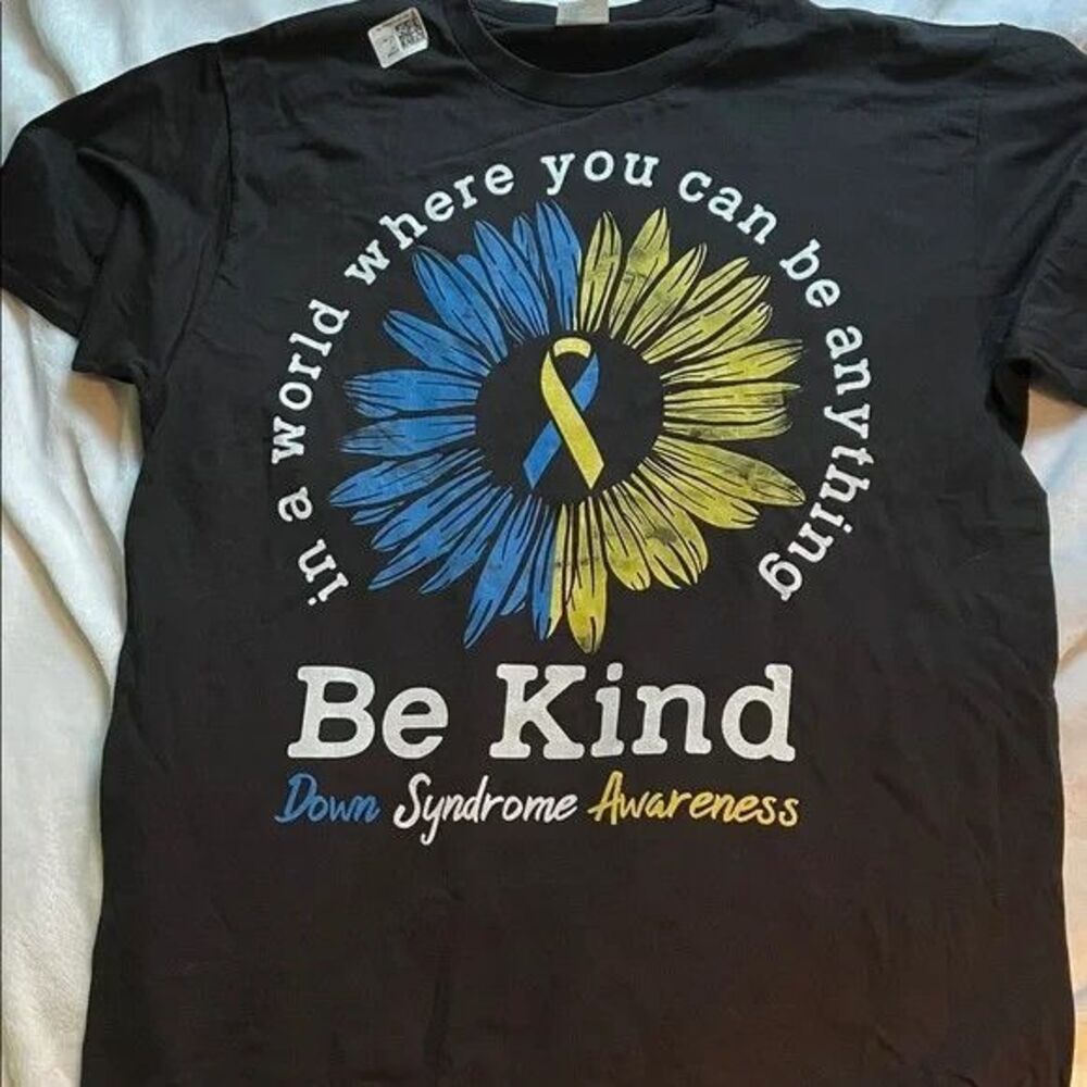 Be Kind Down Syndrome Awareness T-Shirt (Men’s L) (10% to charity)